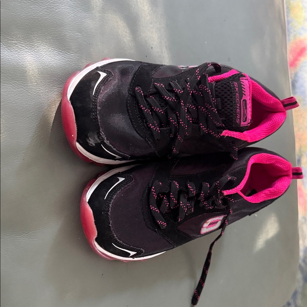 Skechers Women's Black and Pink Sneakers